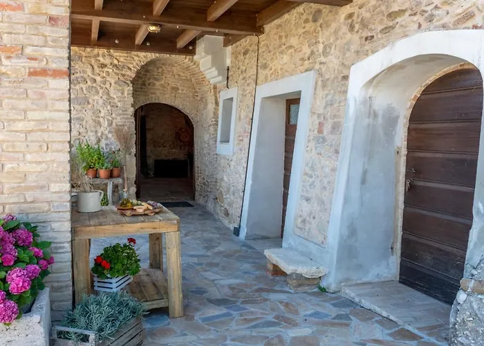 Апартаменты Borgo Lucidi Relax *